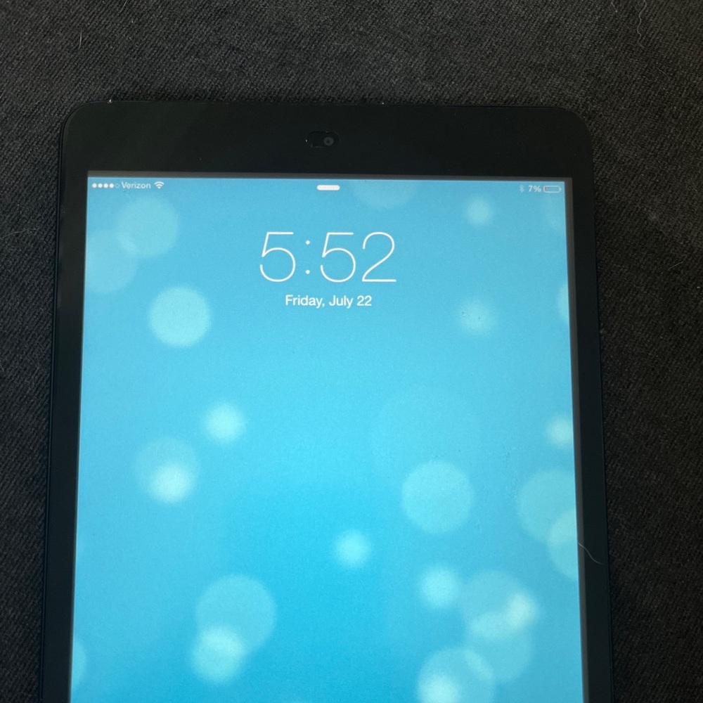 COPY - iPad 5 and case w keyboard